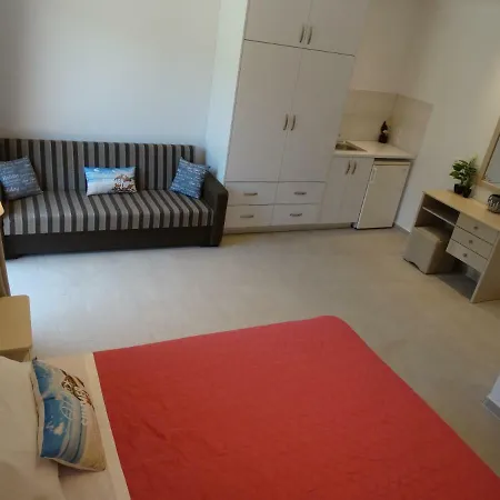 Hotel Makis Louvlis *