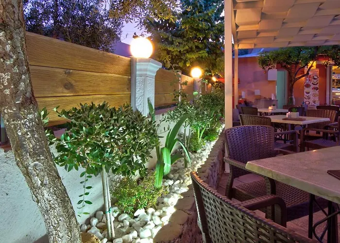 Makis Louvlis Hotel *