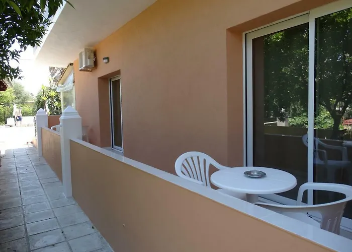 Hotel Makis Louvlis *